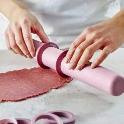 By Ditte Julie Justerbar Kagerulle - Premium Bageudstyr til Perfekt Dej -Møbelbutik 3990 2a16ce22 8ba7 49a7 bd2b 68a75bfe2bf5