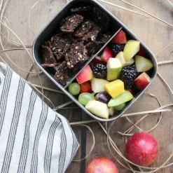 Yummii Yummii Denmark Bento Boks Medium + Med 2 Rum - Perfekt Madkasse til Organiseret Madopbevaring -Møbelbutik 3990 2ba7ff80 4c11 4a4a 8d93 b2f530dee153