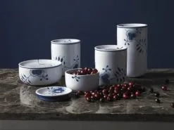 Royal Copenhagen Blå Mega Riflet Krukke -Møbelbutik 3990 53e3b5c7 b8fb 470b 880f 0577c77226dd