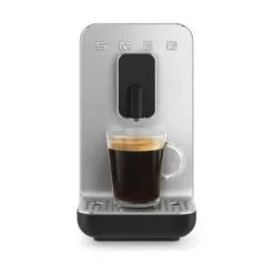 Smeg 50's Style Fuldautomatisk Espressomaskine BCC01BLMEU