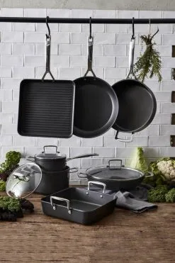 Le Creuset TNS Bradepande -Møbelbutik 3990 8937ef5d 4aff 4500 9f97 a9df8221cb07