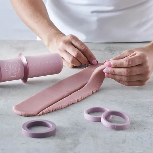 By Ditte Julie Justerbar Kagerulle - Premium Bageudstyr til Perfekte Dej 5 By Ditte Julie Justerbar Kagerulle - Premium Bageudstyr til Perfekte Dej - Billede 3