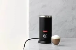 Bodum Bistro Elektrisk Mælkeskummer -Møbelbutik 3990 a163aabe d520 4315 a1ad 7b5253c6e4dd