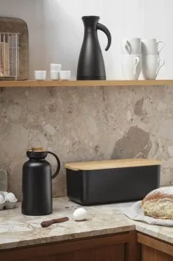 Eva Solo Brødkasse - Elegant og Funktionel Madopbevaring 9 Eva Solo Brødkasse - Elegant og Funktionel Madopbevaring -Møbelbutik 3990 ac6f6d09 a85e 46a3 bdf8 db75d76ddd77