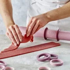 By Ditte Julie Justerbar Kagerulle - Premium Bageudstyr til Perfekt Dej -Møbelbutik 3990 b48e8682 41af 4378 8fea 5af984972213