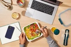 OXO Prep & Go Salatbeholder - Praktisk madkasse til frisk salat og madopbevaring 8 OXO Prep & Go Salatbeholder - Praktisk madkasse til frisk salat og madopbevaring -Møbelbutik 3990 c09ee973 1fb1 4b0e 8477 ea9ad2c3ea5b