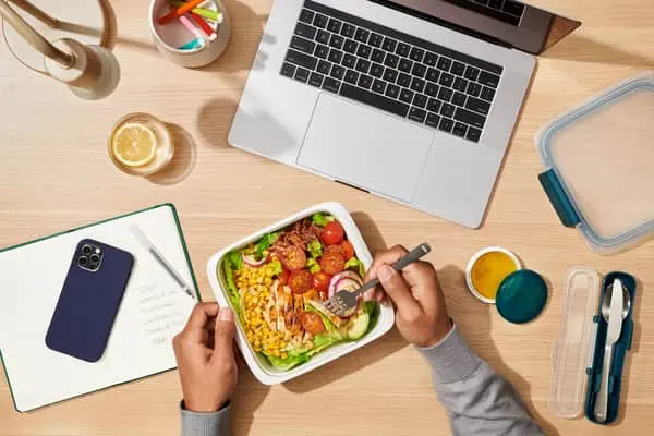 OXO Prep & Go Salatbeholder - Praktisk madkasse til frisk salat og madopbevaring 4 OXO Prep & Go Salatbeholder - Praktisk madkasse til frisk salat og madopbevaring - Billede 2