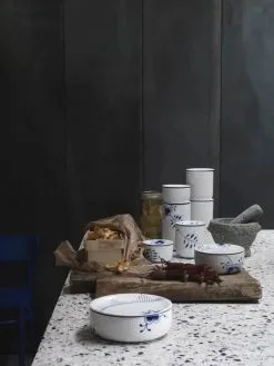 Royal Copenhagen Blå Mega Riflet Opbevaringskrukke M. Låg - Elegant Madopbevaring -Møbelbutik 3990 c8d26ca4 cdda 43b0 9b4e ab918855668c