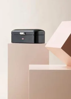 Wesco Grandy Brødkasse - Elegant og praktisk madopbevaring 5 Wesco Grandy Brødkasse - Elegant og praktisk madopbevaring -Møbelbutik 3990 da915c5d 3370 4ddc 994c cce28d86d0ea