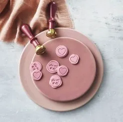 By Ditte Julie Chokoladestempel - 2 Stk. | Professionelt Bageudstyr til Kagedekoration -Møbelbutik 3990 daefcfaf d74d 4d14 9155 16e6d845a344