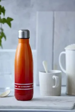 Le Creuset Vandflaske -Møbelbutik 3990 fd0f5160 c176 488c 9f9a 1cec73fbed24